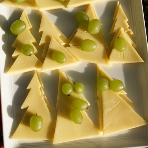 Tannenbaum Cheese Board Border